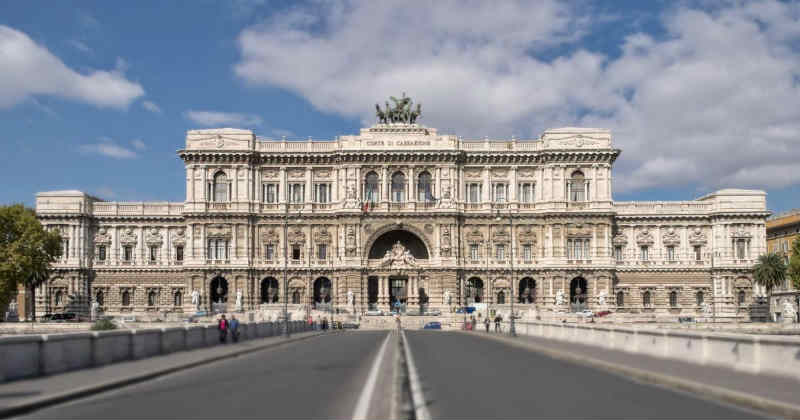 La Corte di Cassazione italiana ha appena vietato la vendita di cannabis light?