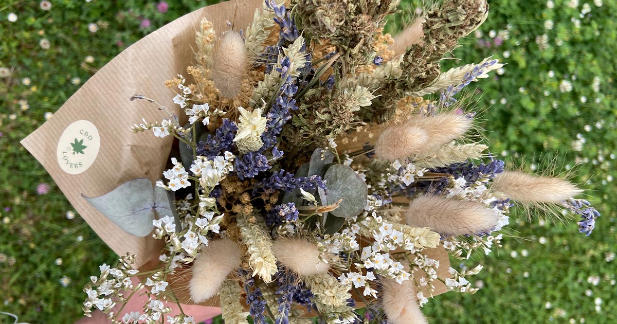 Bouquet di fiori di canapa