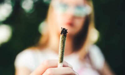 Consumo di cannabis all'aperto nella Columbia Britannica