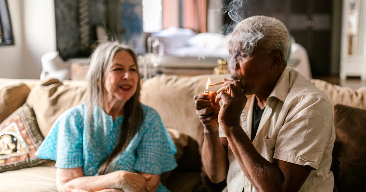 Consumatori senior di cannabis