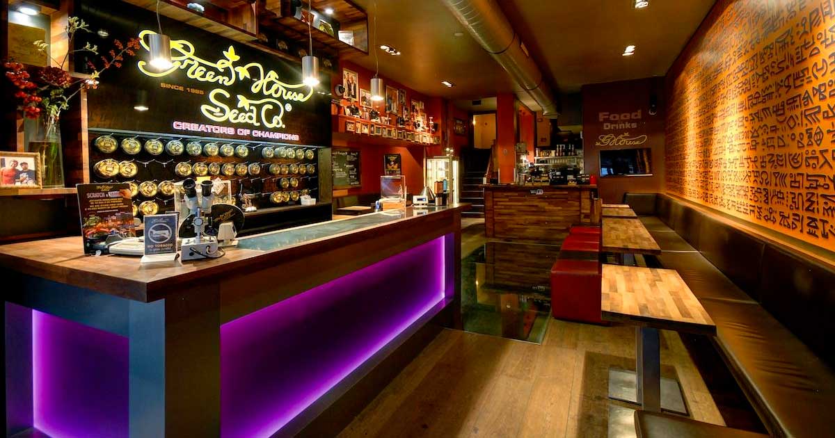 Respinto il divieto per i turisti nei coffeeshop di Amsterdam